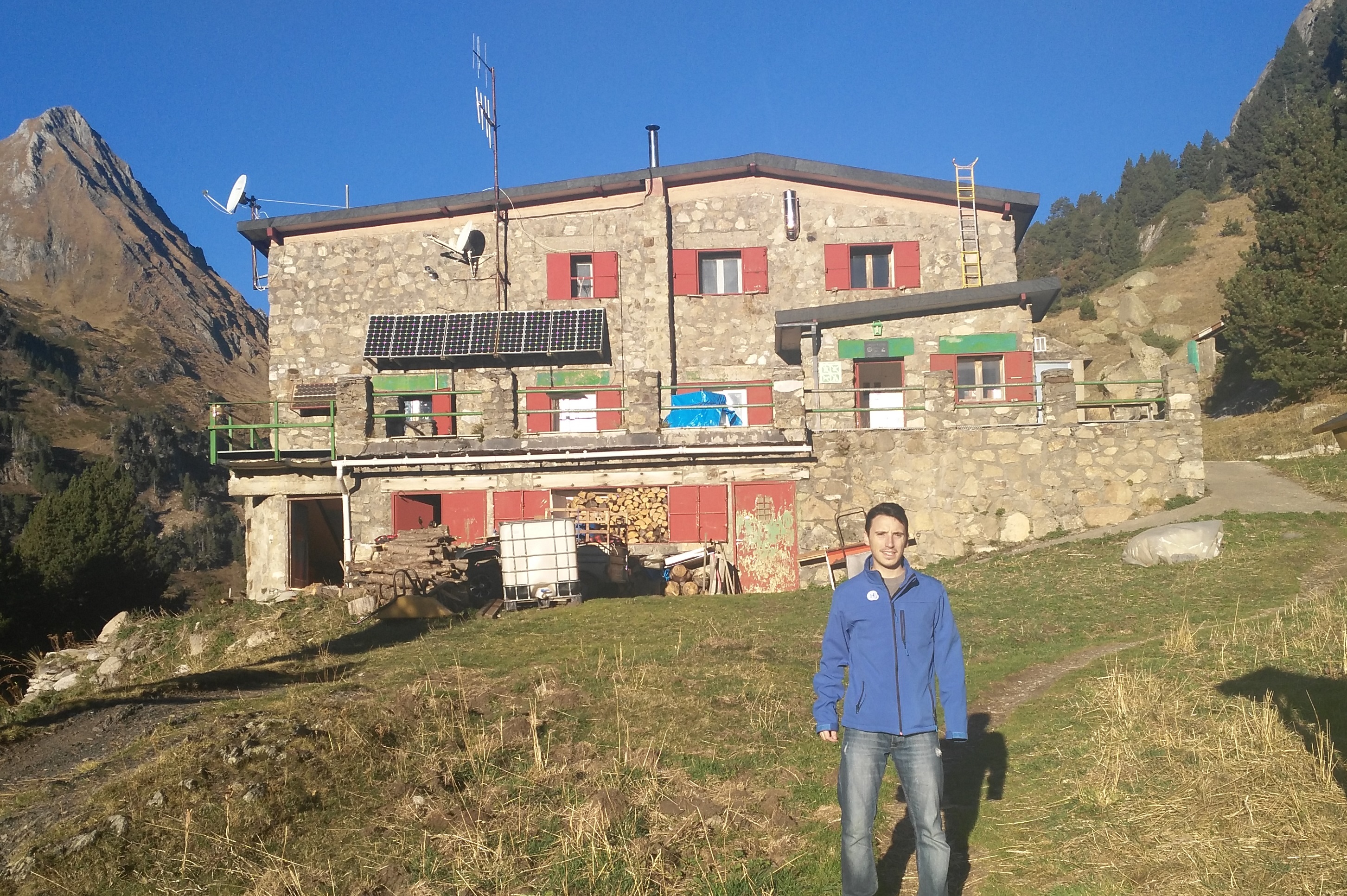 SUSTAINHUTS – El equipo de la Fundación Hidrógeno Aragón visita el refugio de Estós